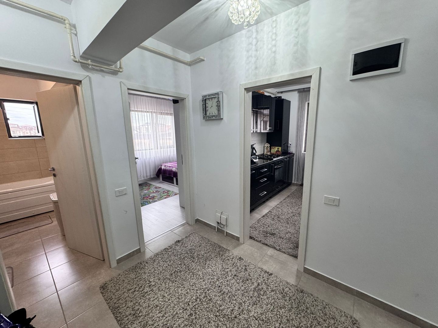 AP. 2 CAMERE - MOBILAT, BUCATARIE INCHISA, PARCARE INCLUSA,COMISION O% - Poză 3