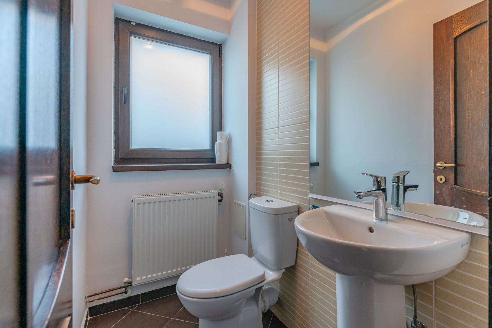 Casă modernă cu garaj și 4 dormitoare, aproape de Piața Sfatului - Poză 13