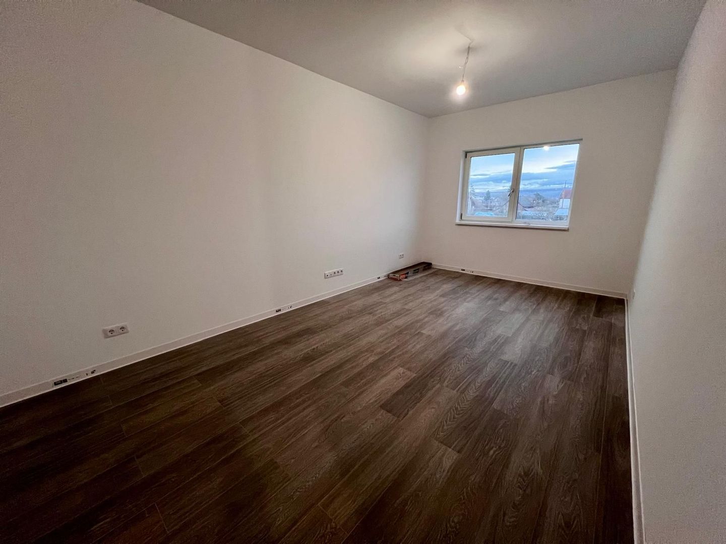Apartament 3 camere, 2 bai si curte  in Selimbar - Poză 4