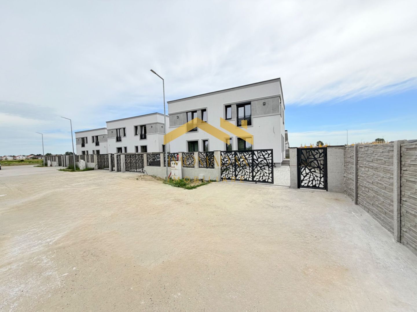 Bucovăț-Duplex 4 Camere-La Cheie - Poză 25