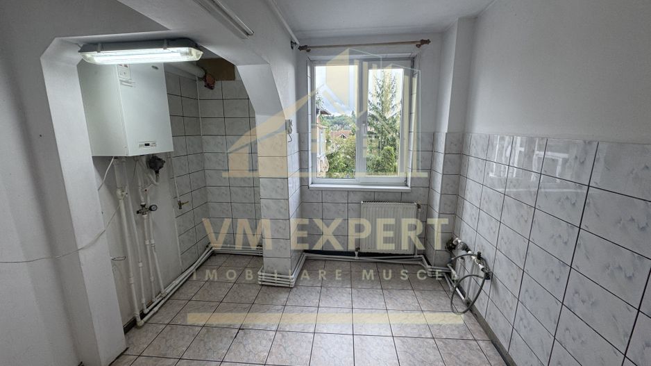 APARTAMENT 3 CAMERE ETAJ 4 CAMPULUNG VISOI - Poză 5