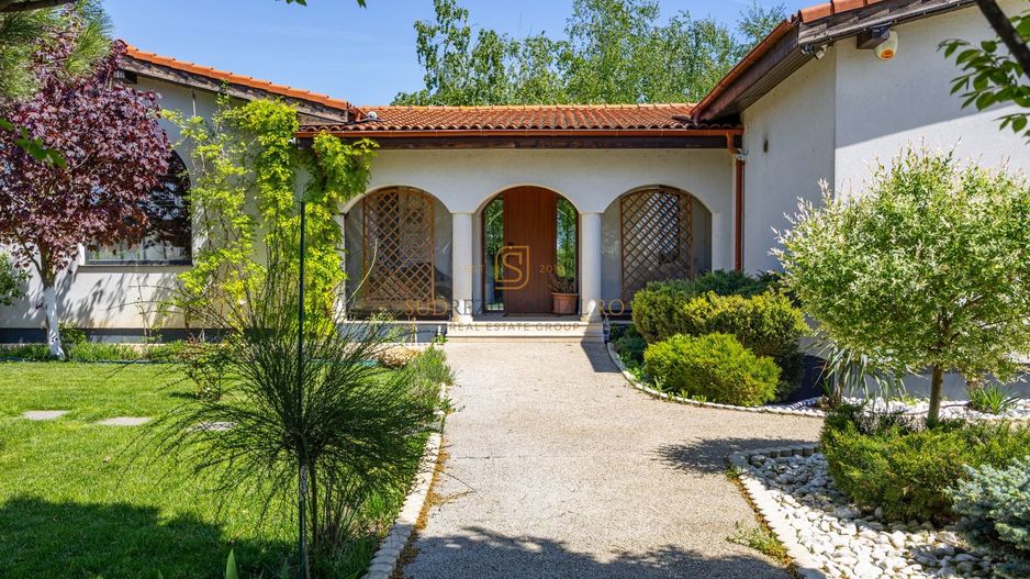Resedinta spectaculoasa  – Vila exclusivista deschidere directa la lac - Poză 3