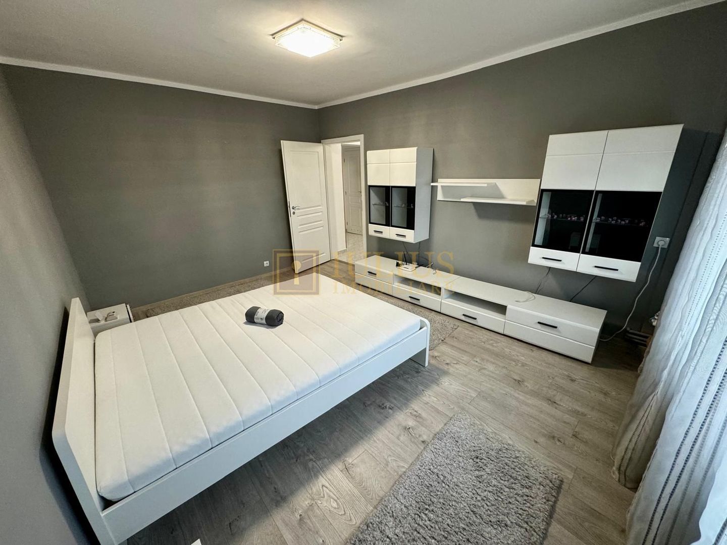 3 camere -2 dormitoare| 2 bai| centrala proprie| apartament superb| 2 balcoane - Poză 3