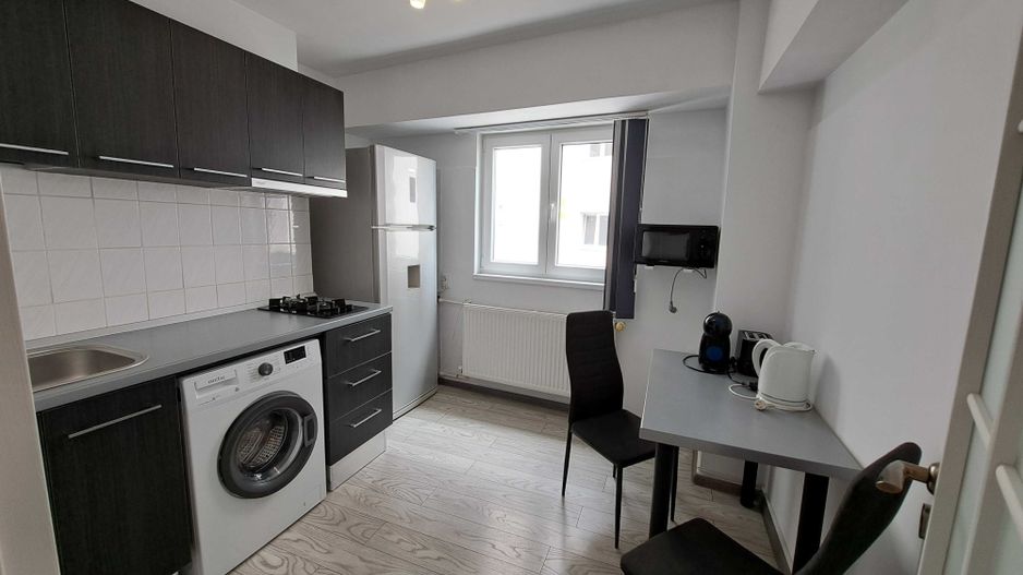 Proprietar inchiriez Garsoniera mare metrou Lujerului Militari renovat - Poză 3