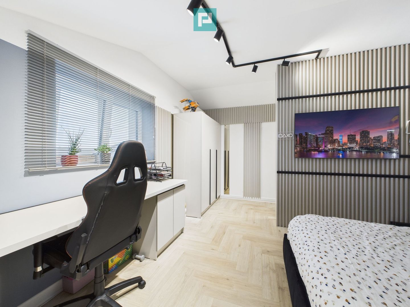 Casă modernă cu 5 camere, 4 băi și terasă închisă – Otopeni, central - Poză 26