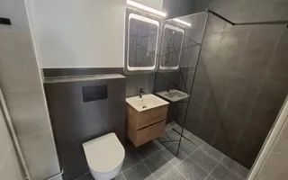Medicina, etaj 3, CENTRALA, renovat recent - Poză 15