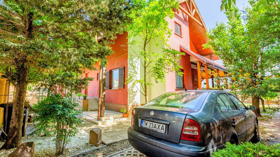 Vilă S+P+M, 2 fronturi stradale, ideală locuit/birouri/clinică, grădiniță, etc - Poză 1