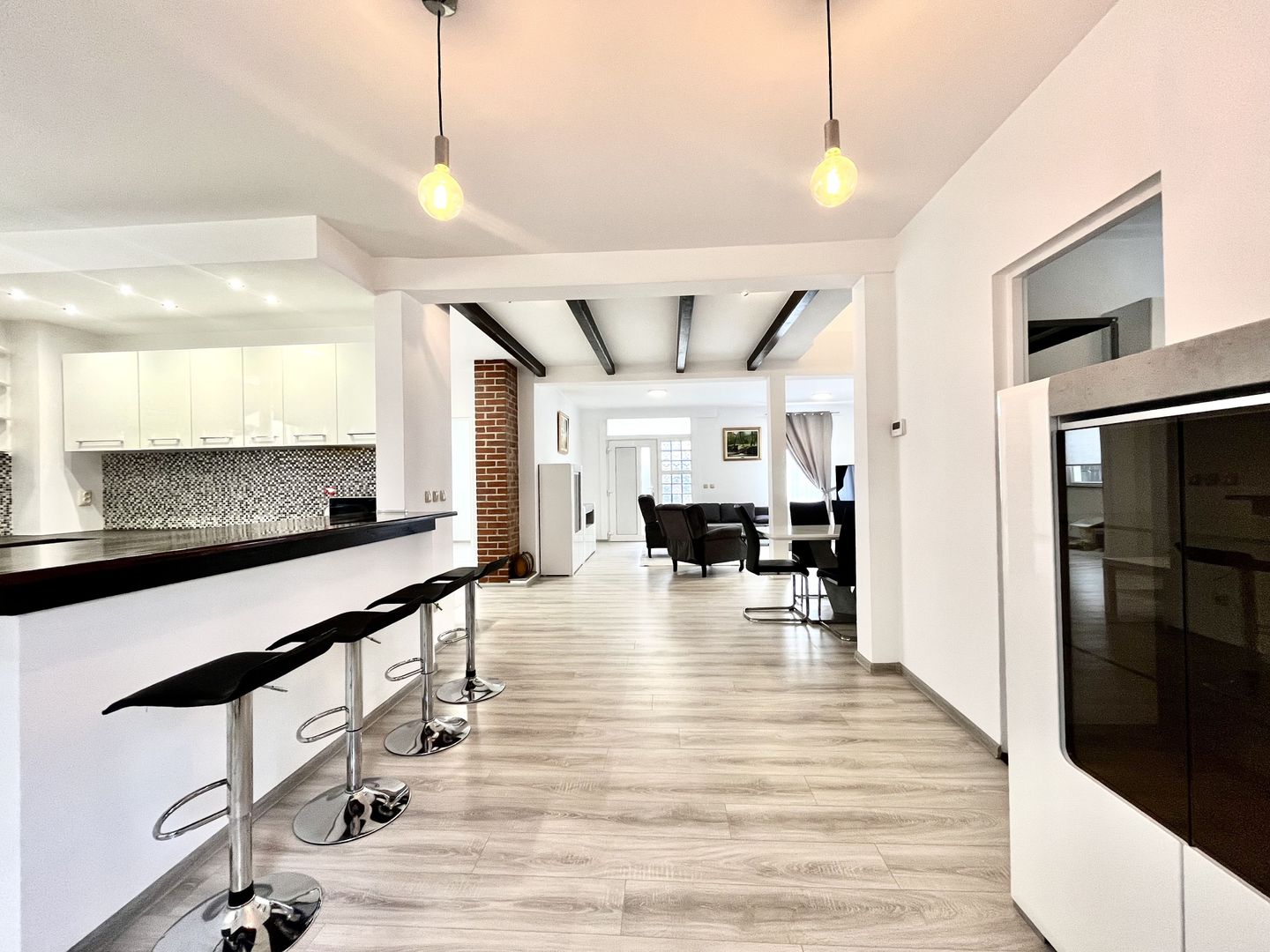 Casă luminoasă cu curte și garaj, perfectă pentru familie | Braytim - Poză 7