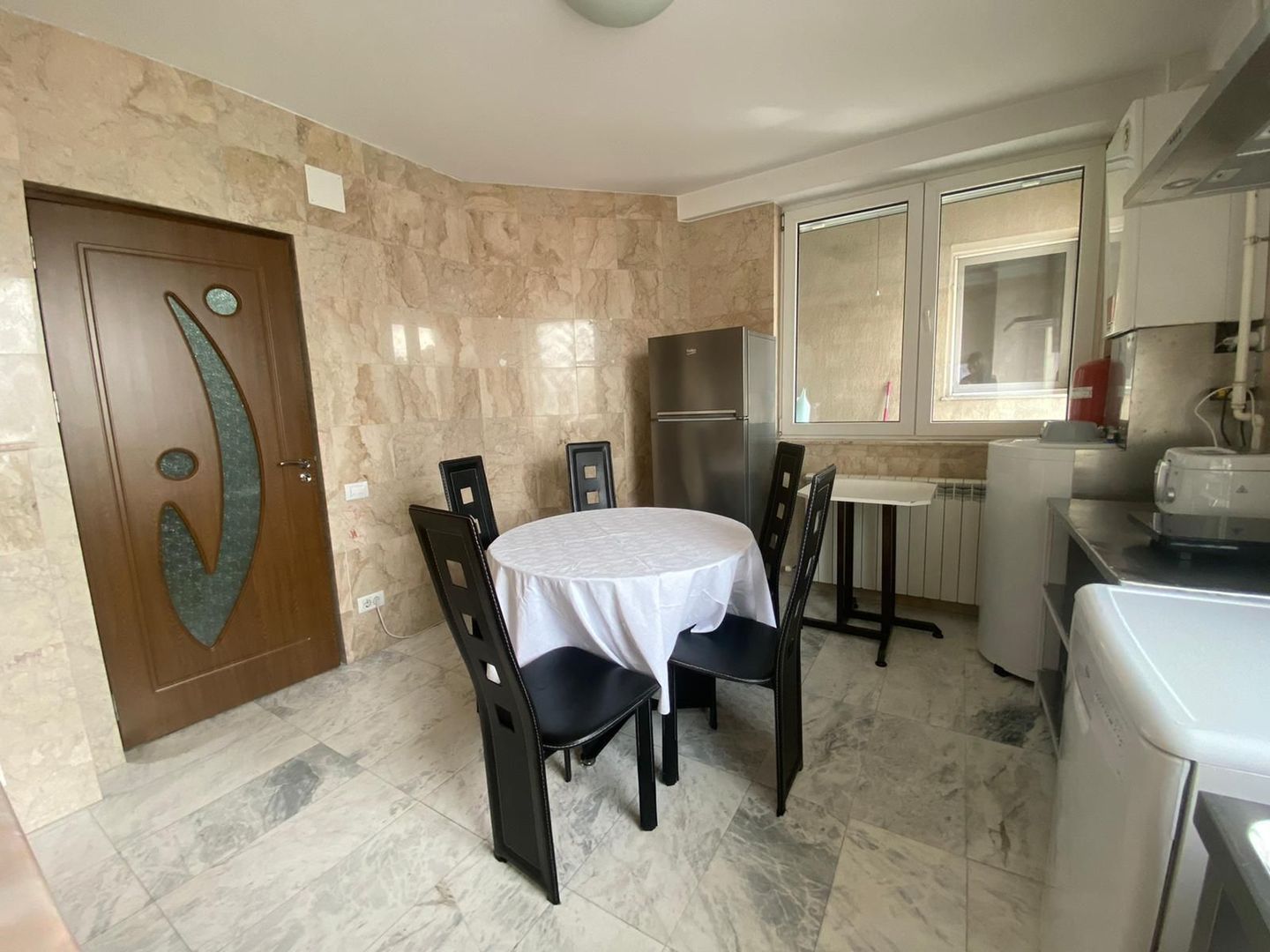 Apartament -220mp + terasa 200mp sector 4 Pasaj Marasesti an bloc 2000 - Poză 11