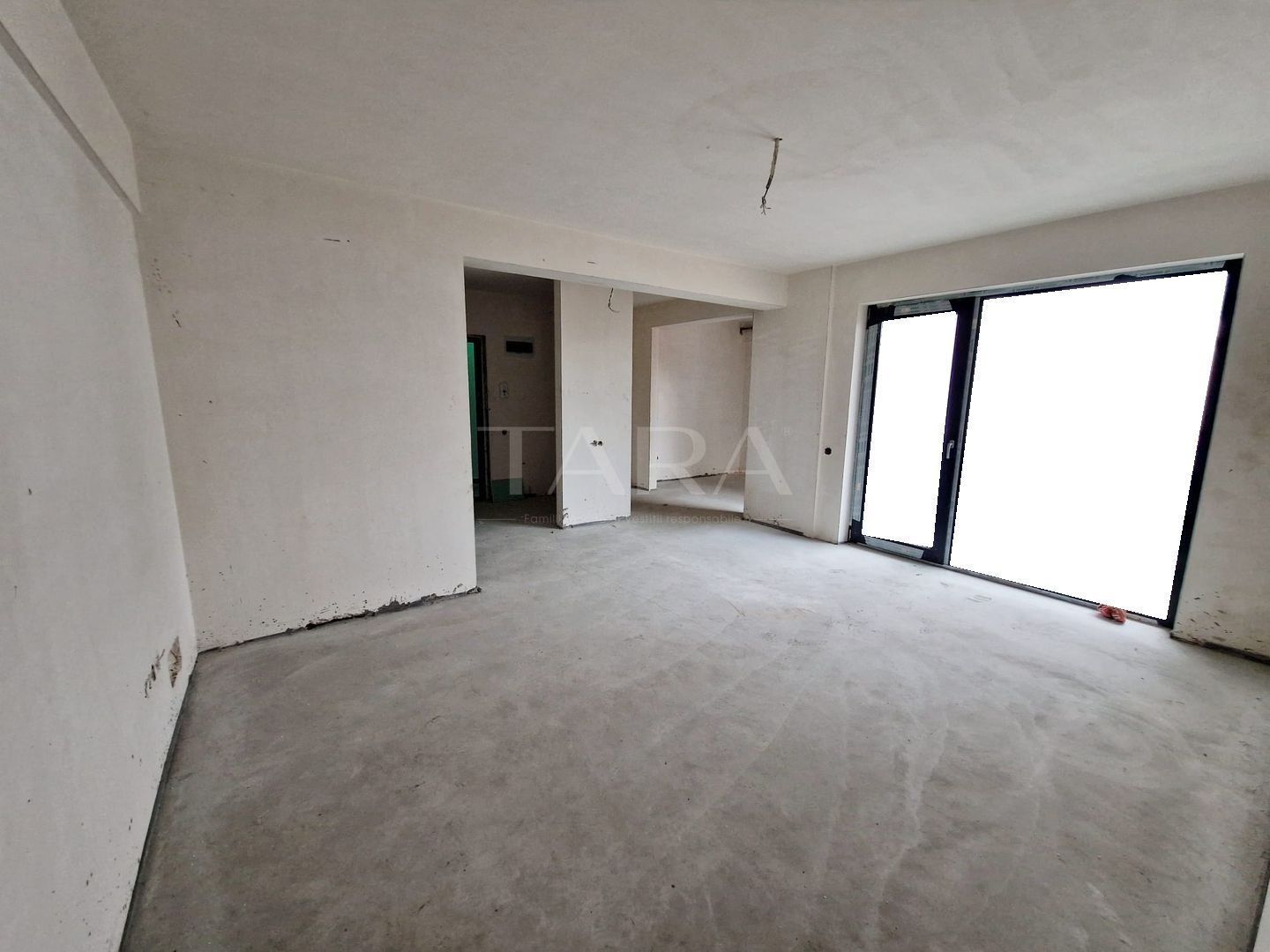 Vânzare apartament cu 3 camere, 2 băi, parcare subterană, Someșeni. - Poză 1