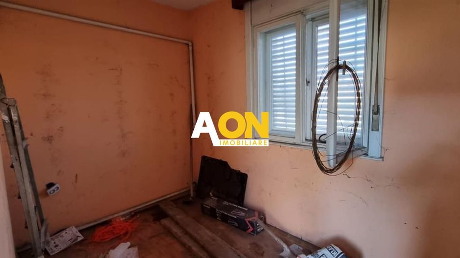 Casa demolabila in zona Cetatii Alba Carolina, cu 947 mp teren - Poză 10