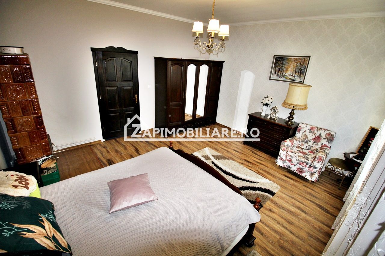 Casa 8 camere,4 bai,482mp,1.100mp teren,2 garaje,0% comision - Poză 4