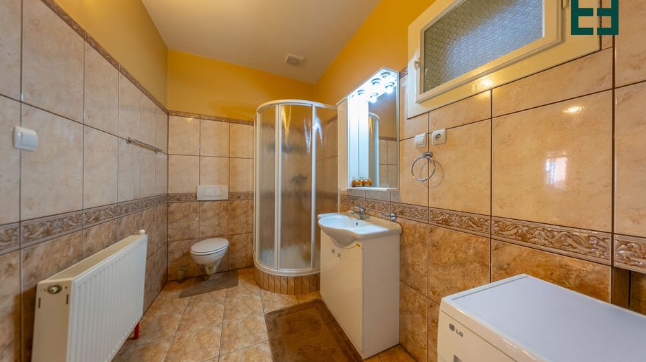 Casă spațioasă în orașul Pâncota județul Arad - Poză 17