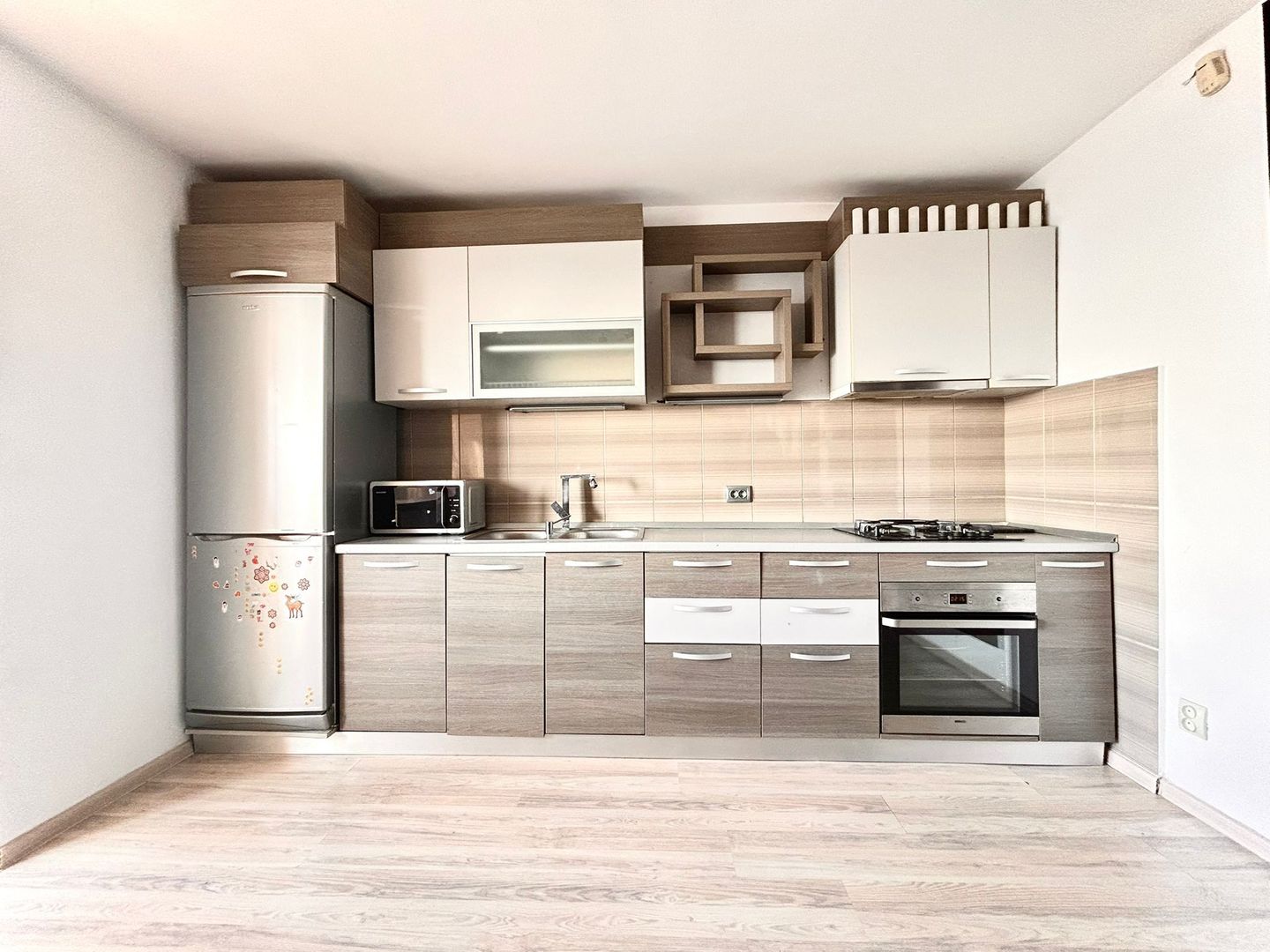 Apartament cu 3 camere decomandat cu panorama - Poză 2