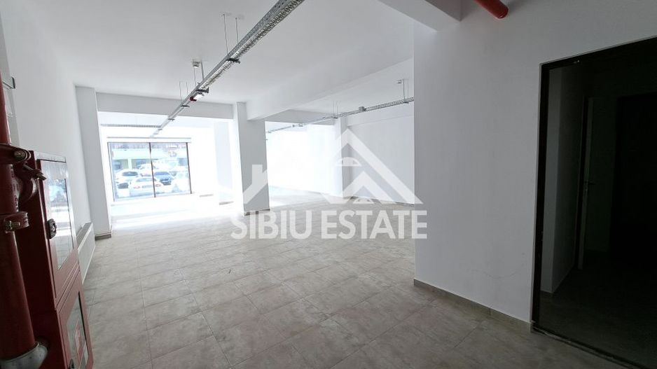 Spatiu comercial vad stradal, vitrine - Poză 4