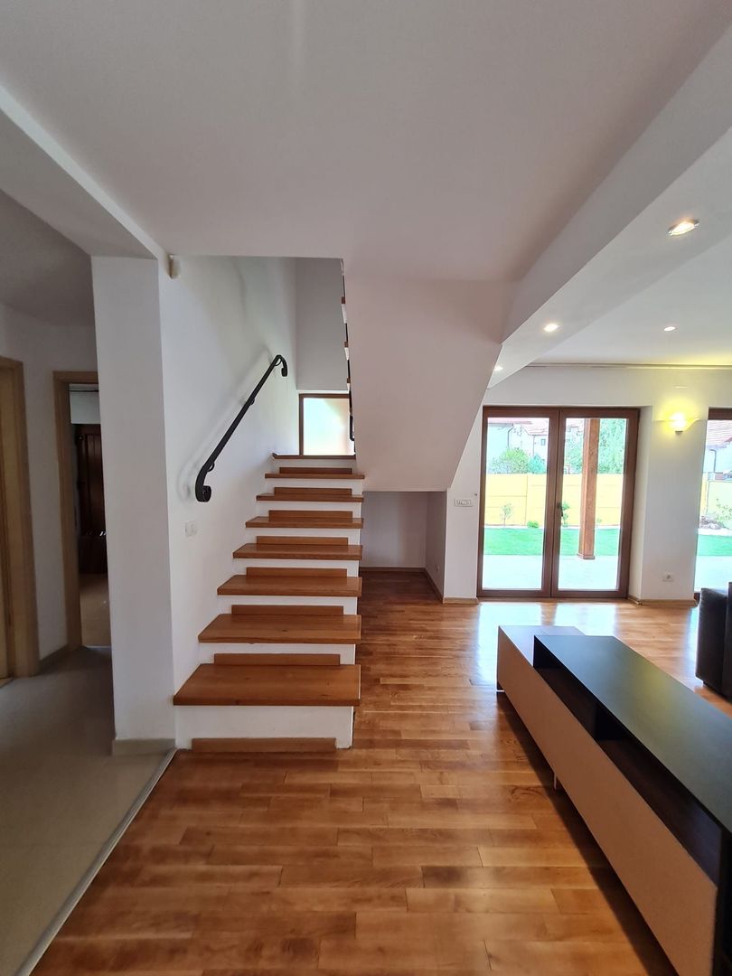 Super oferta!!!Vila spațioasă în Ghiroda! - Poză 6