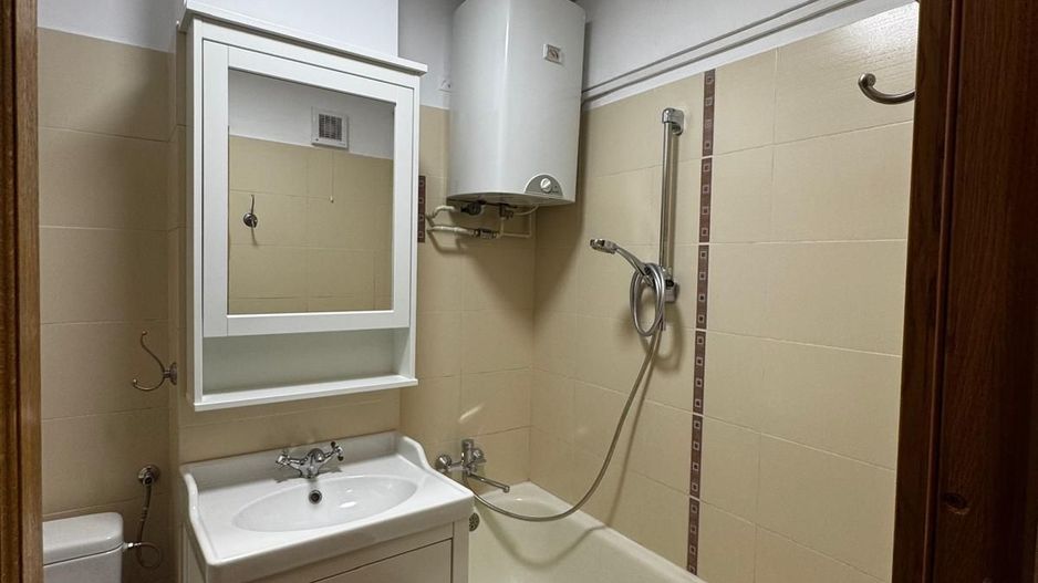 Garsoniera Centrul Civic bloc de apartamente - Poză 9
