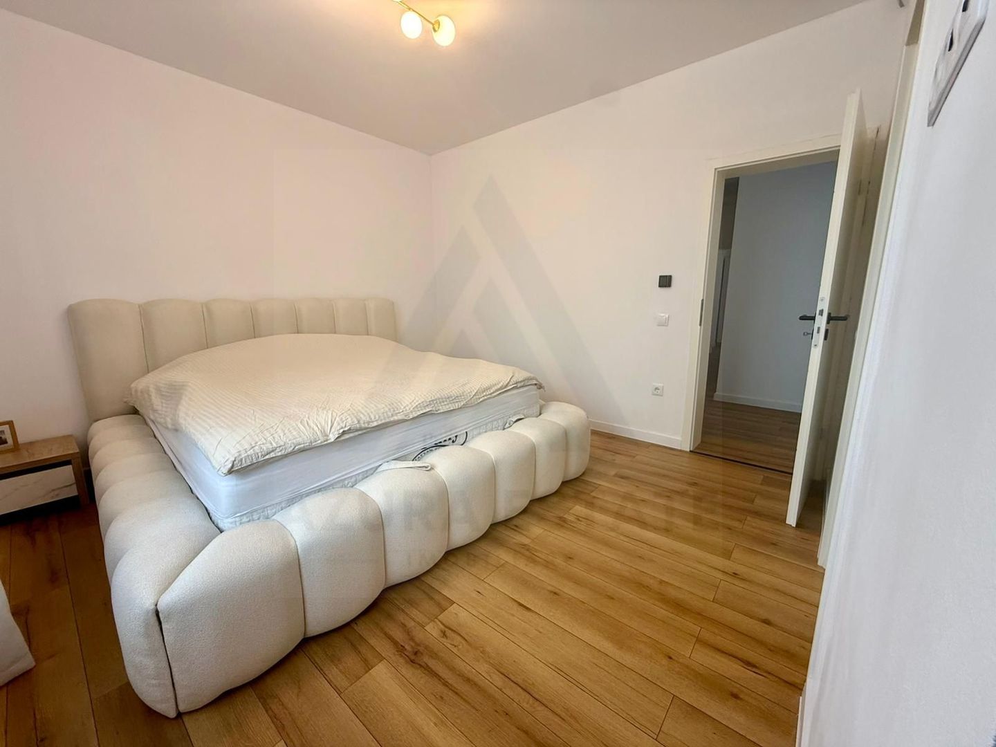 Casa individuala premium 145 mp utili pe un nivel teren 500 mp in Sadu - Poză 10
