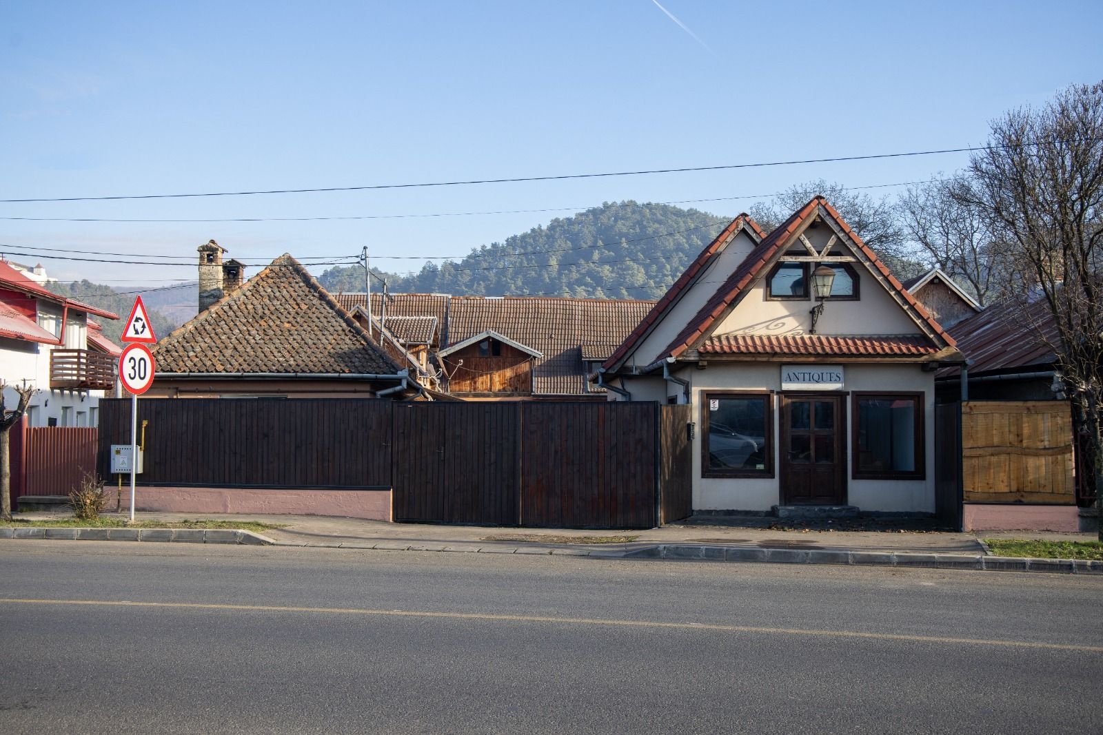 Casa de vanzare Rasnov + Spatiu Comercial | Teren 1062mp - Poză 1