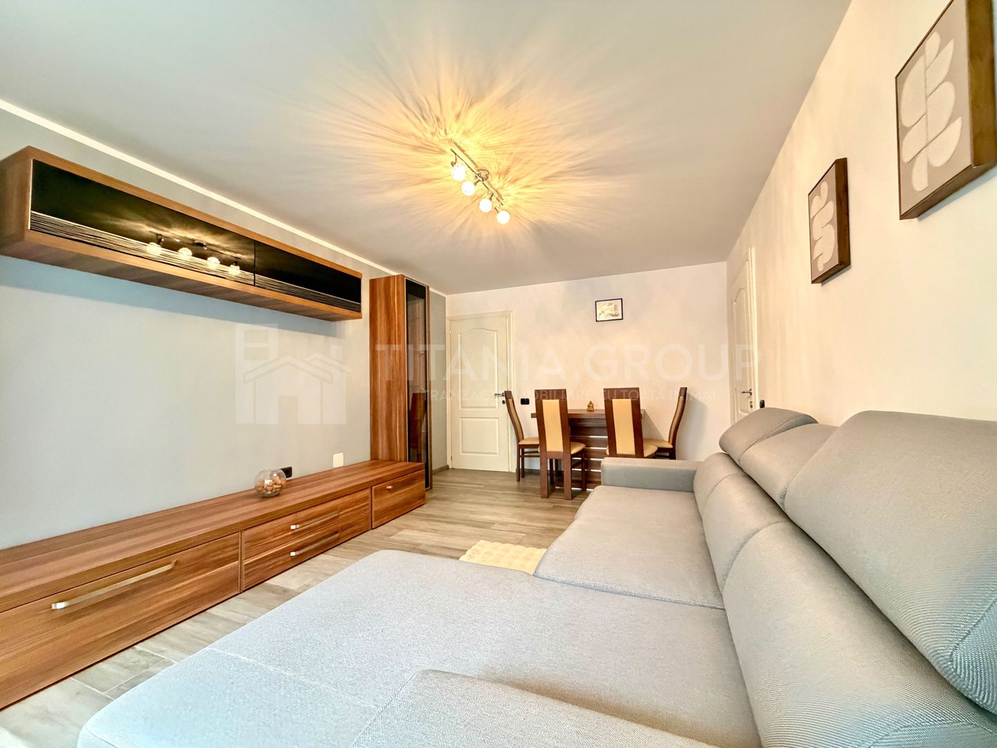 Apartament cu 3 camere, 2 bai  - zona Tractorul - Poză 2