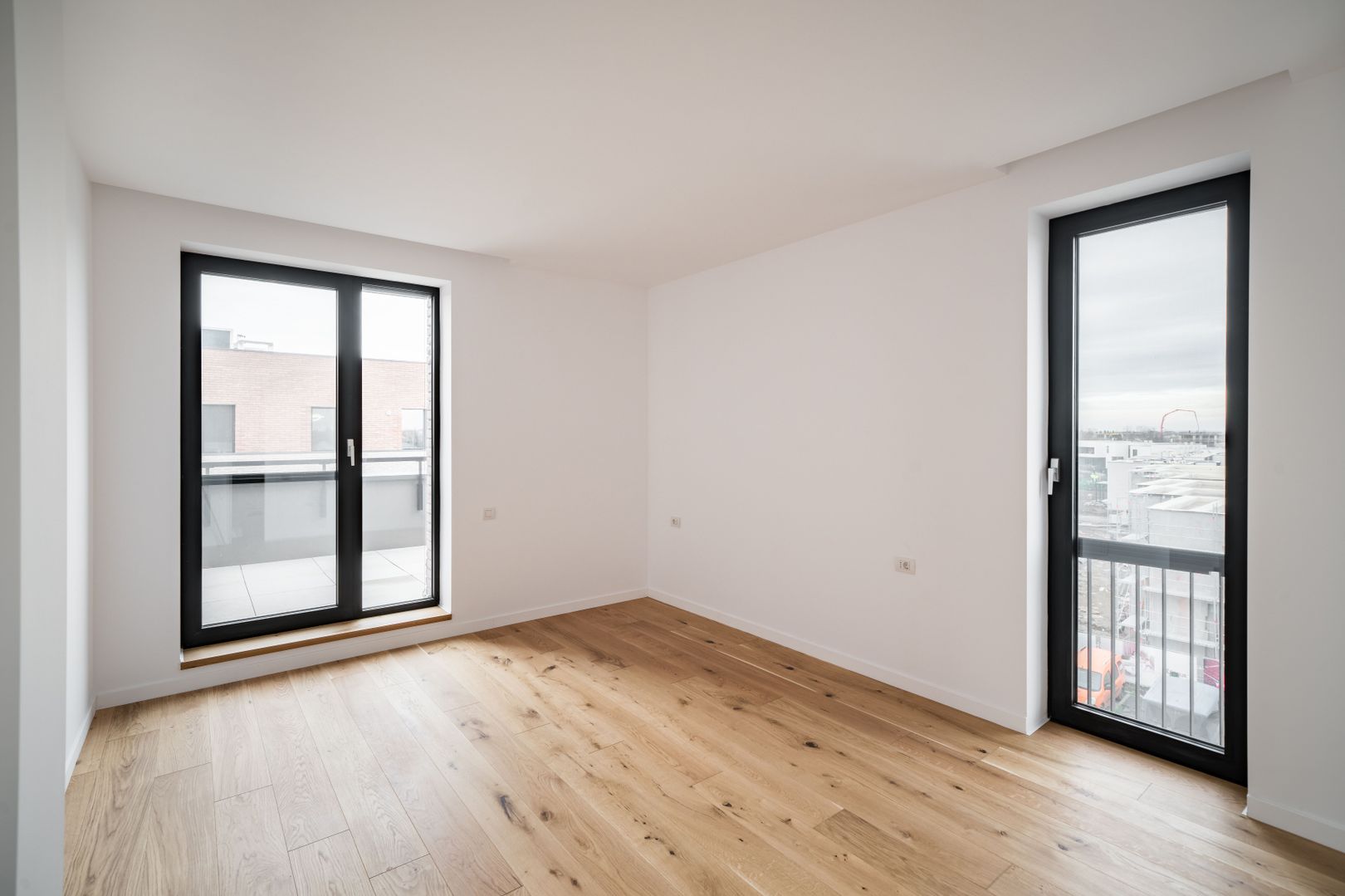 Apartament de 3 camere in Amber Forest - Poză 3