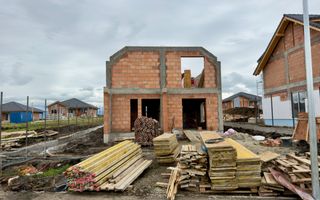 Casa noua oportunitate investitie sau locuinta - se vinde la ROSU - Poză 1
