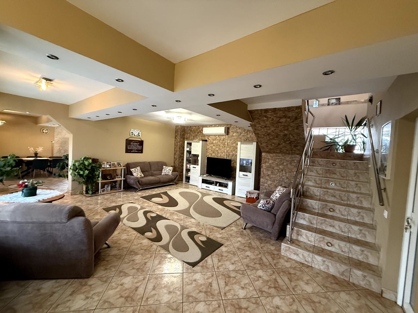 Proprietate impresionanta de vanzare cu mult teren in Santandrei - Poză 12