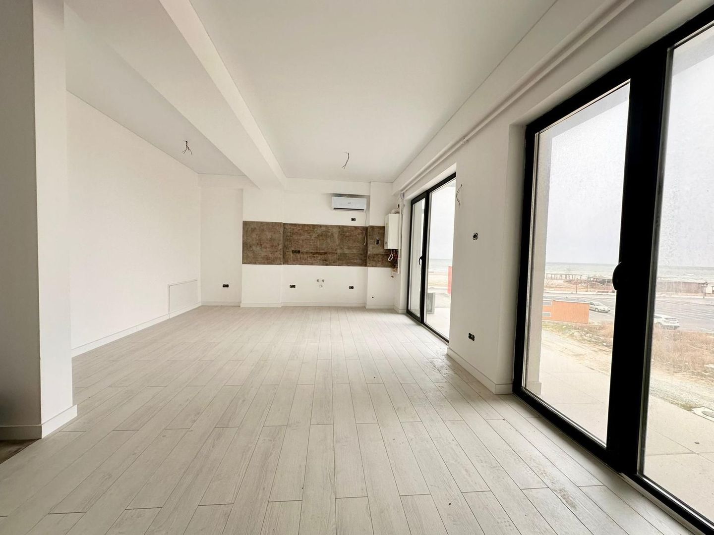 Mamaia nord - 3 Camere de Vanzare- vedere frontala mare - Poză 1