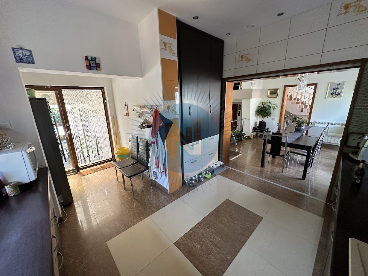 Vila cu piscina British School - Poză 8