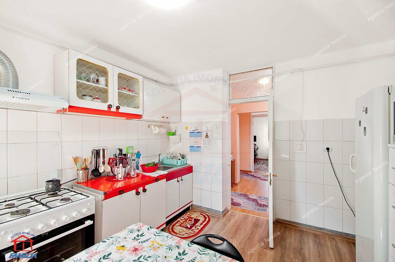 Vand/schimb apartament 4 camere, Micro 17, 98 mp, 120.000 EURO - Poză 14