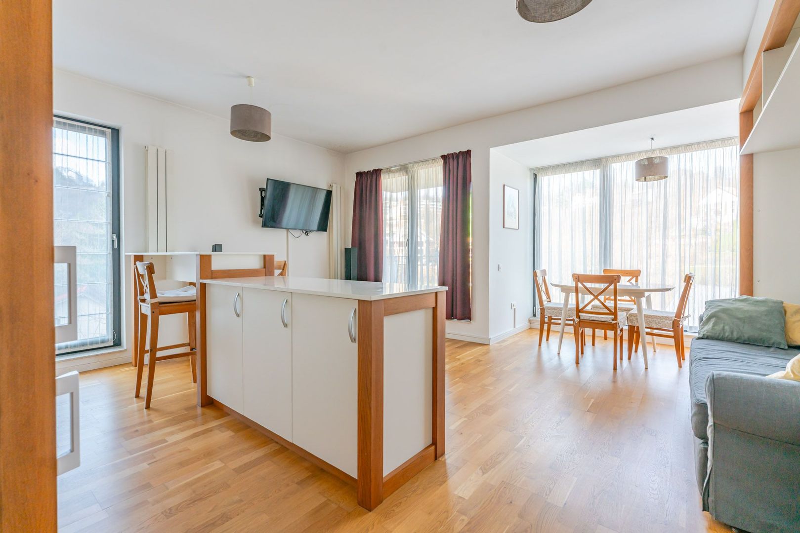 Apartament 2 Camere de Închiriat – Zona Șchei, Parcare Privată - Poză 2