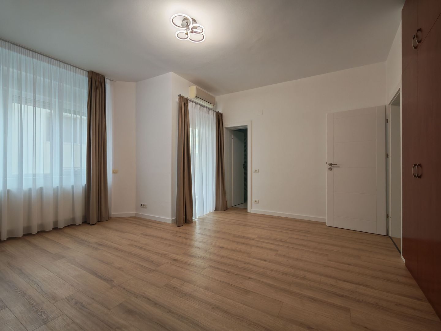 Vilă duplex Pipera, grădină, parcare - Poză 6