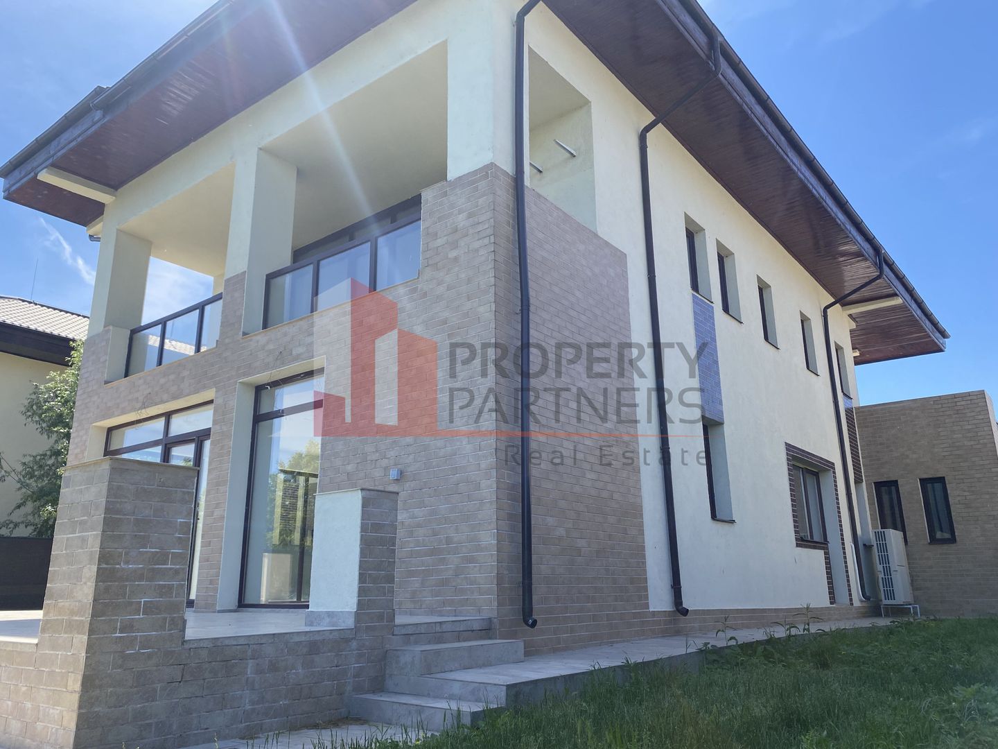 Proprietate pe marginea lacului, vila impresionanta. - Poză 6