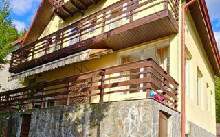 Casa de vacanta la liziera padurii cu vedere libera catre muntii Bucegi - Poză 1