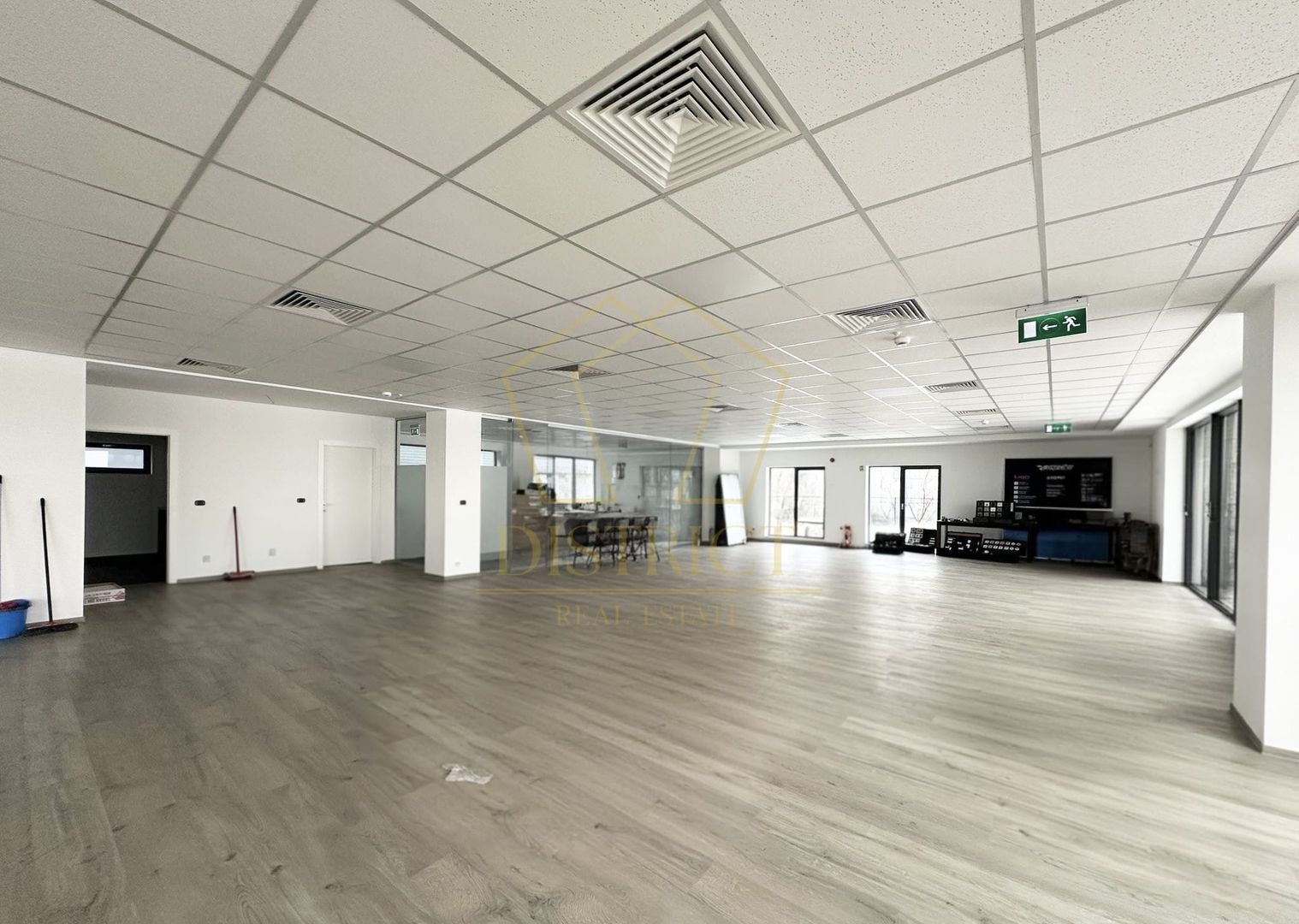 Spațiu de birouri/showroom cu terasa 40mp | Giroc - Poză 3