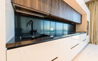 Apartament de 5 camere spațios, situat în zona Nord din Constanța - Poză 8