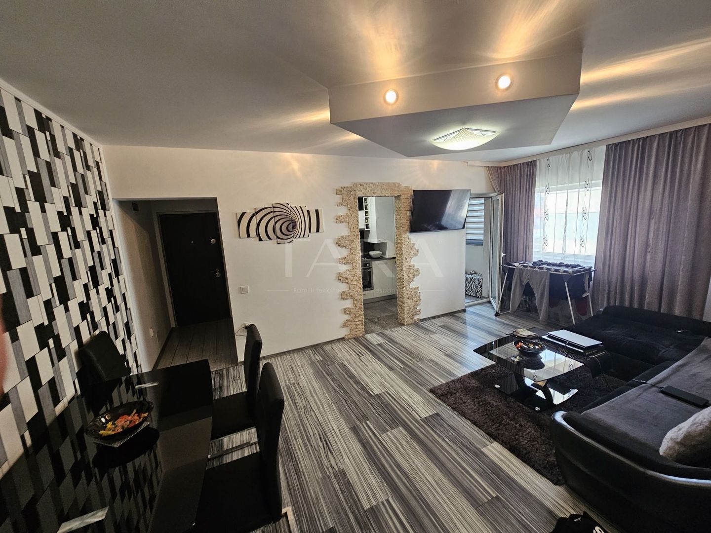 Apartament cu 2 camere si parcare parcare in fata blocului - Poză 2