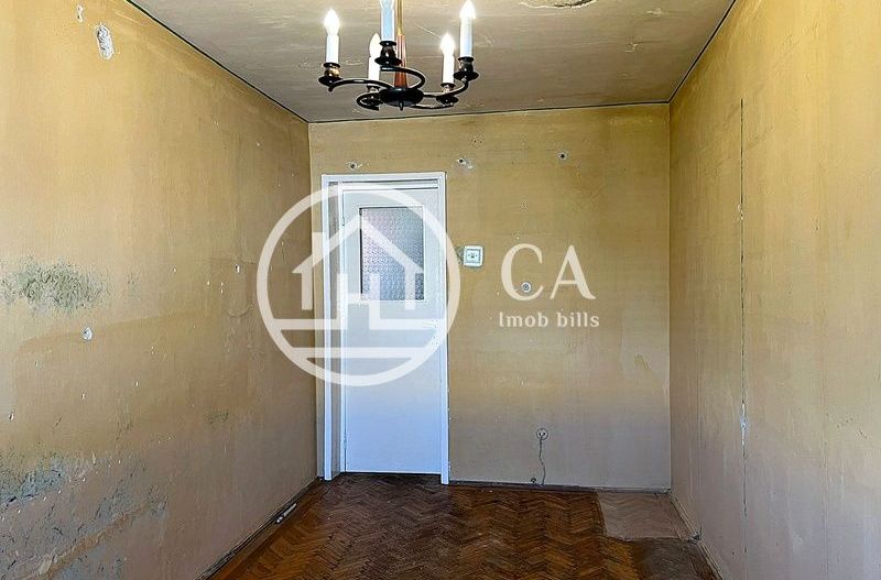 Apartament de vânzare cu 3 camere în zona Velența, Oradea - Poză 3
