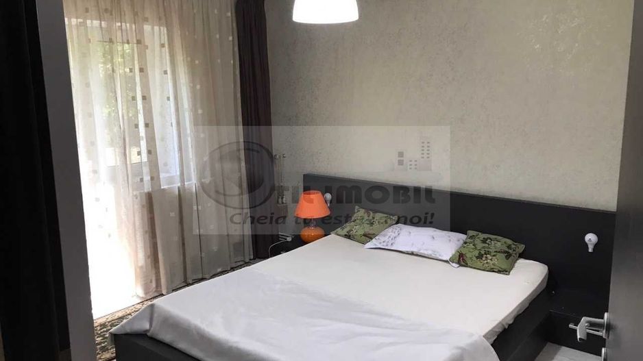 Apartament decomandat cu 3 camere - 70mp, central - 550€ - Poză 1