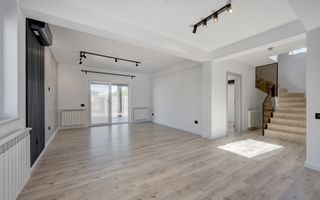 CASA TIPLA, Racordata la toate Utilitățile ! Domnești ! - Poză 2