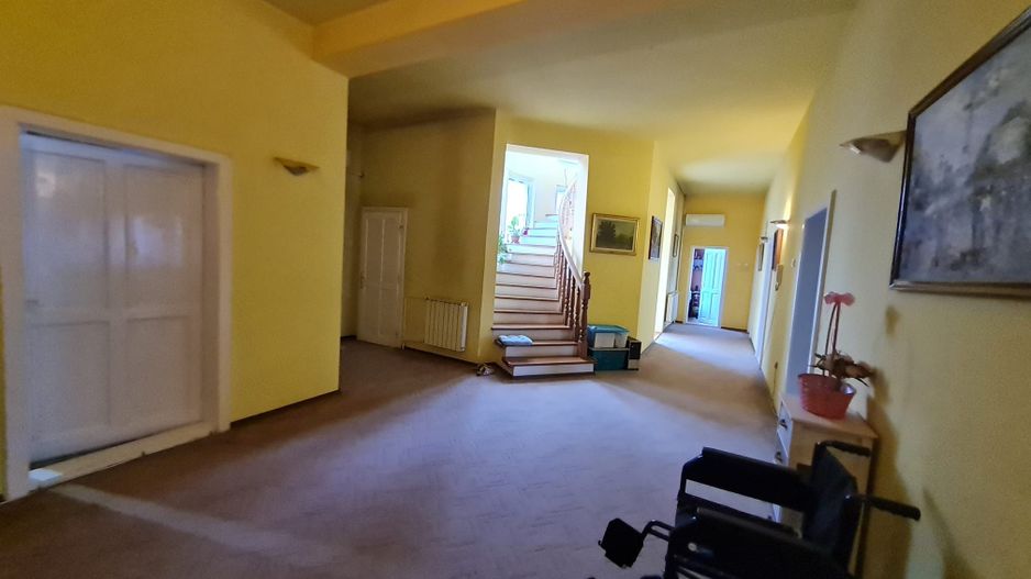 Vila generoasa,destinatii multiple - Poză 30