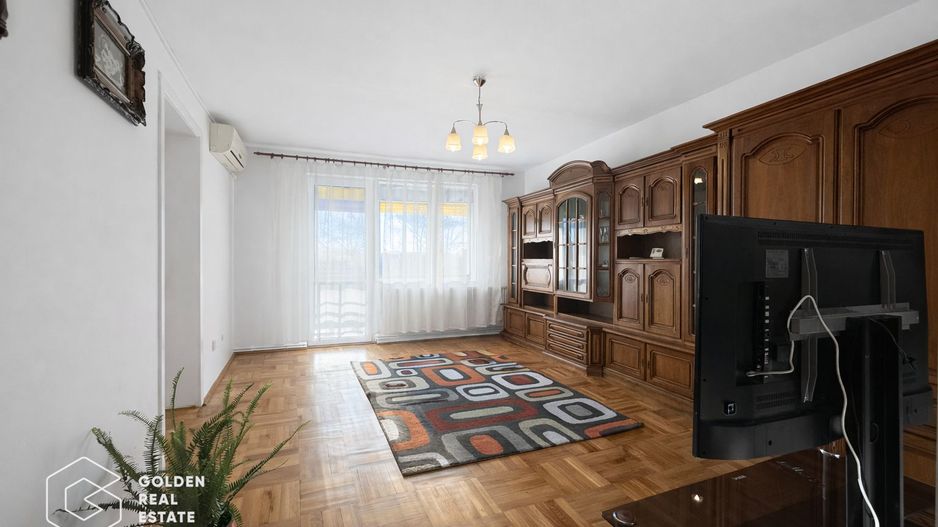 Apartament cu 4 camere, zona Micalaca, etaj 3, decomandat - Poză 1