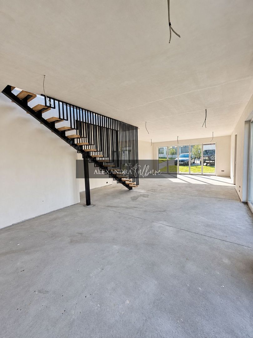 Casa individuala 6 camere, 5 bai, terasa la etaj, curte, P+ET+POD - Poză 17