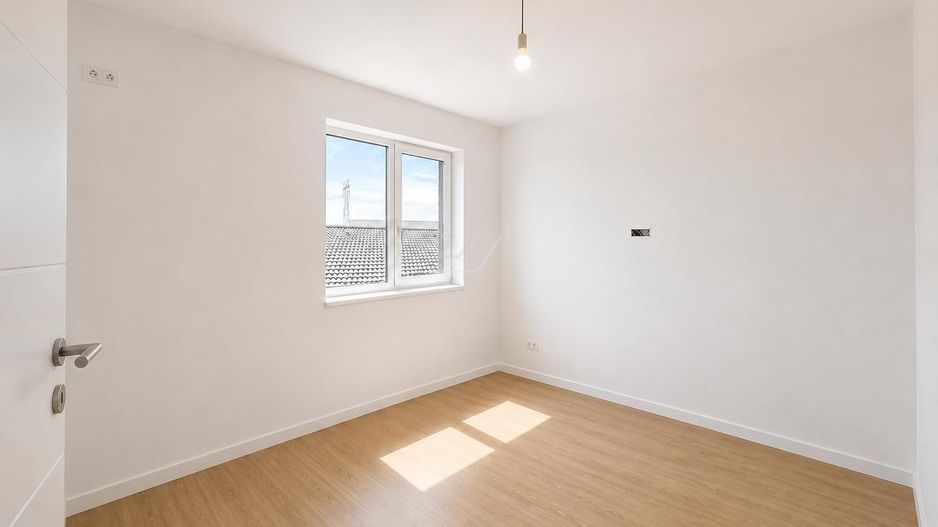 COMISION 0! Duplex finalizat cu 5 camere si 3 bai. Panouri fotovoltaice. - Poză 16