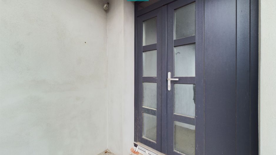 Vilă modernă pe 3 niveluri la gri în Poltura - Poză 27