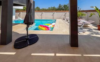 Ready to move  |  Vila premium cu piscina și jacuzzi încălzite - Poză 4