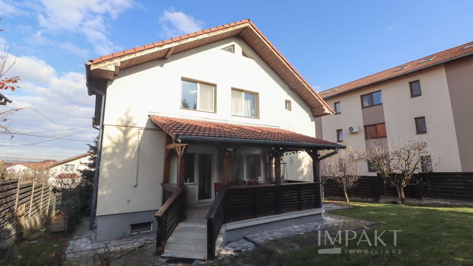 Vila moderna in Europa, curte spatioasa cu garaj! - Poză 9
