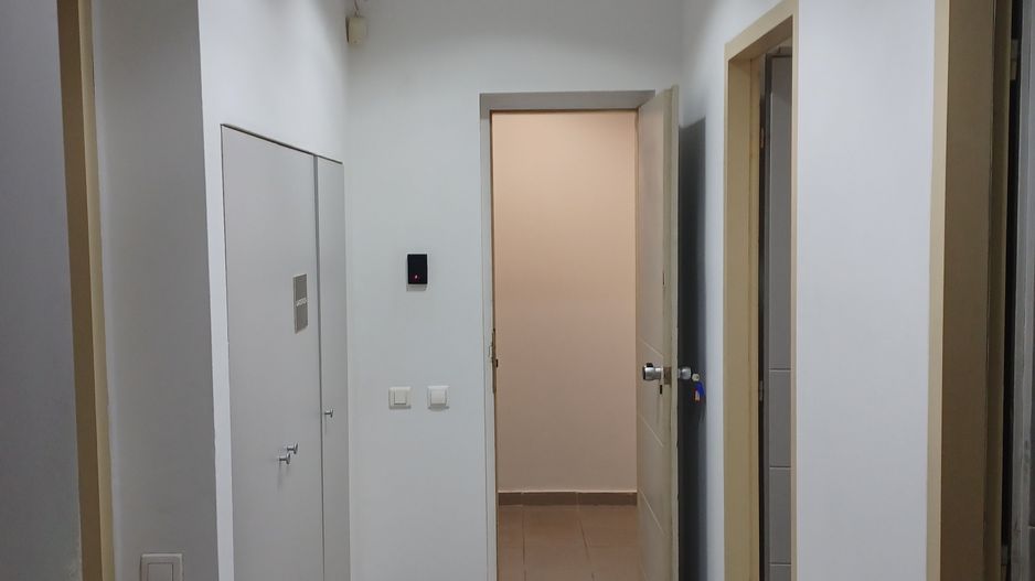 Spațiu birouri, Decebal Oradea. 2 700 Euro+TVA/lună (neg). Comision 0 - Poză 10