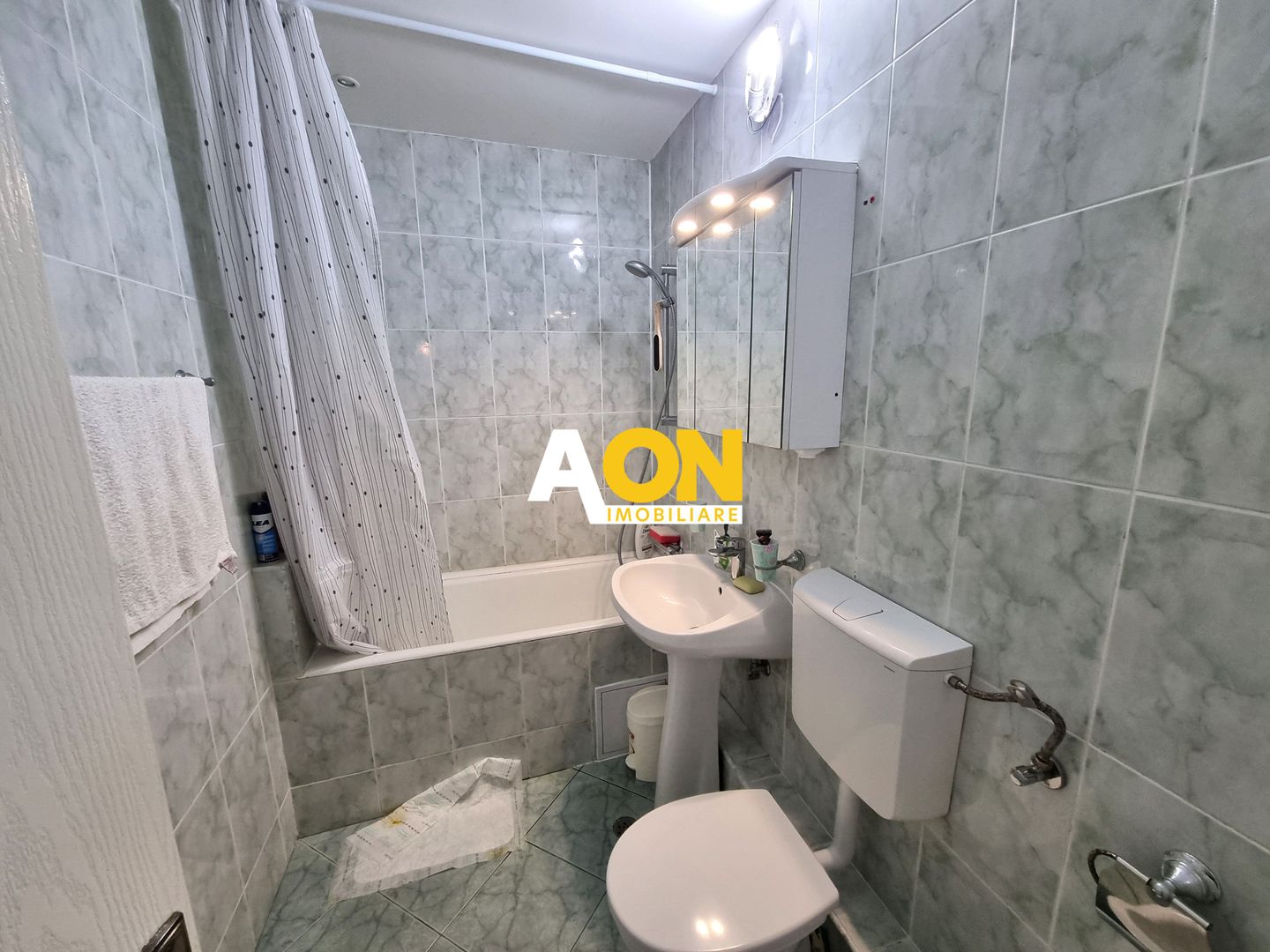 De inchiriat apartament 3 camere, zona Piata, Cetate - Poză 9
