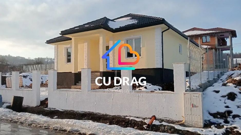 Casă pe un singur nivel, 3 dormitoare, living open-space, 2 băi, pod mansardabil și teren 500 mp – Cisnădie - Poză 2